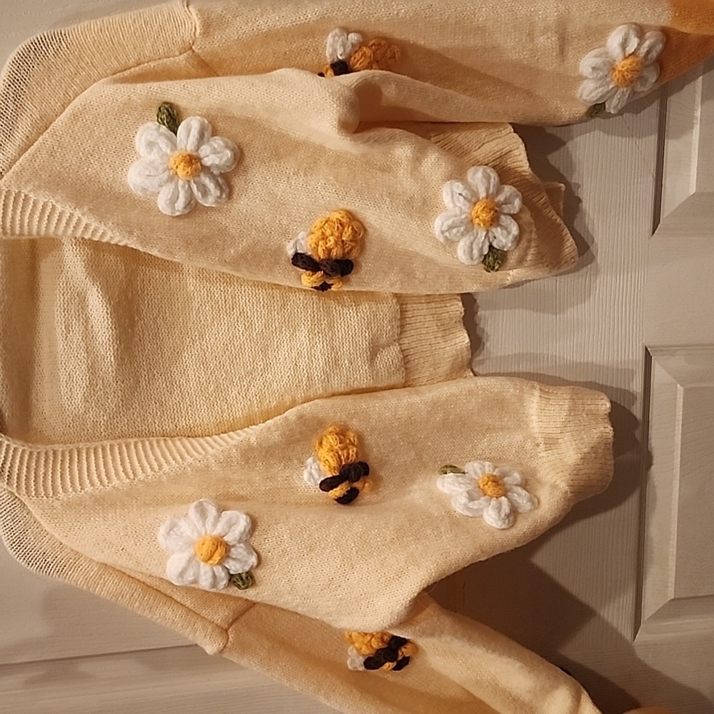 Bee and daisy cardigan